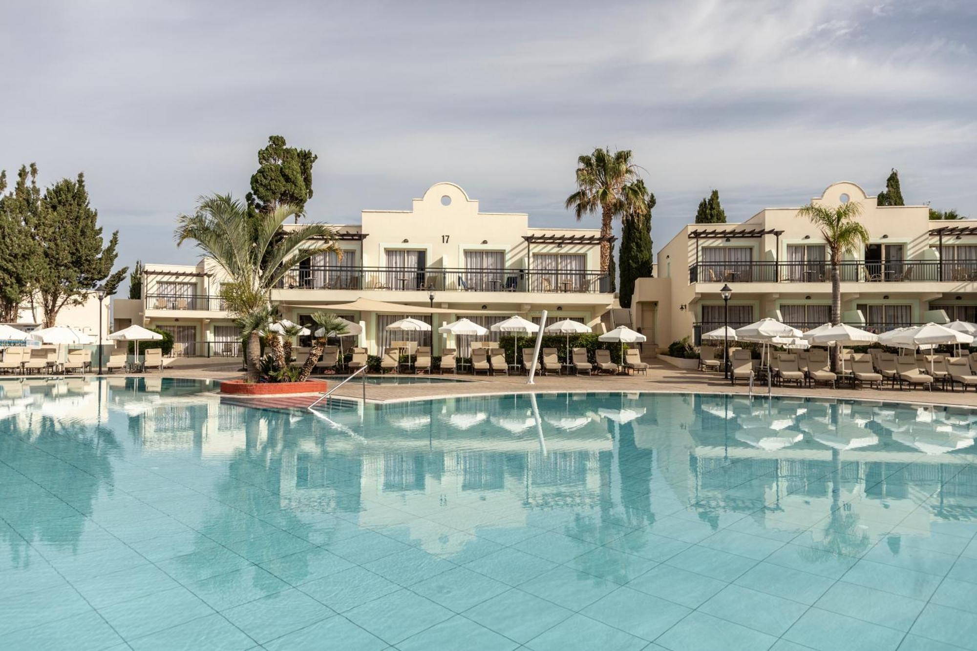 Отель Louis Paphos Breeze Хлоракас Экстерьер фото