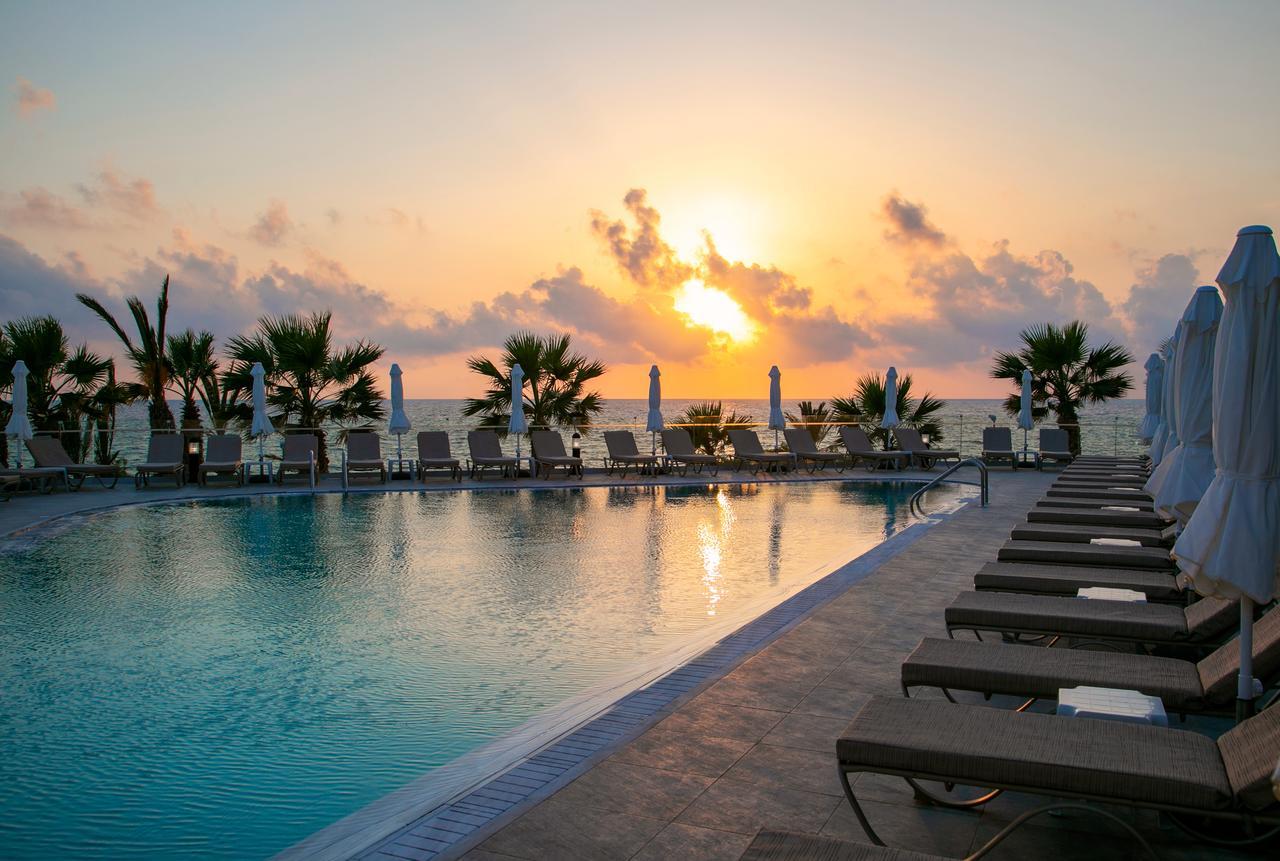 Отель Louis Paphos Breeze Хлоракас Экстерьер фото