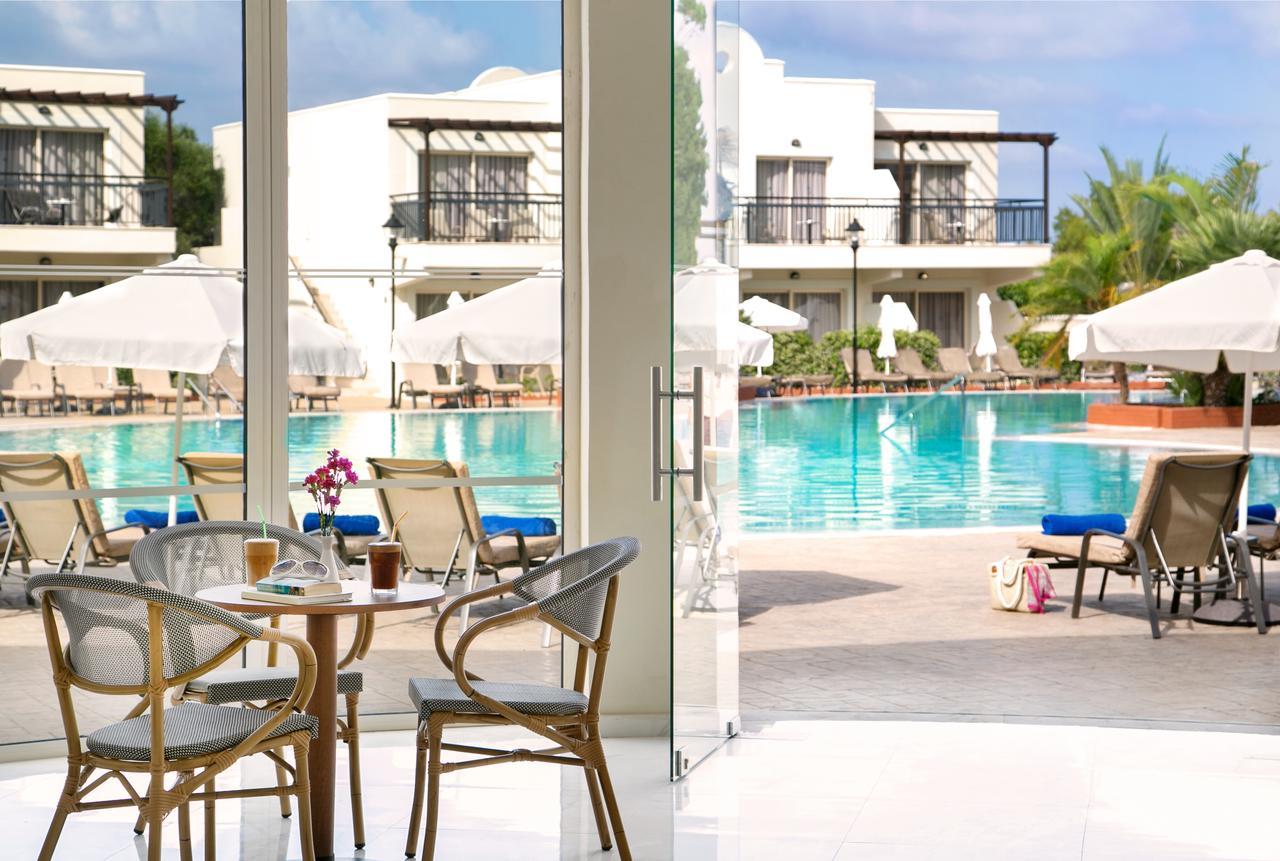 Отель Louis Paphos Breeze Хлоракас Экстерьер фото